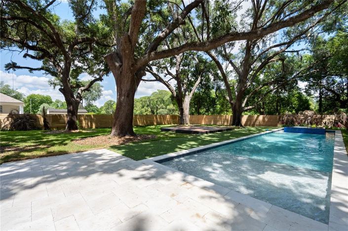 Image No.38-5 Bed Property for sale