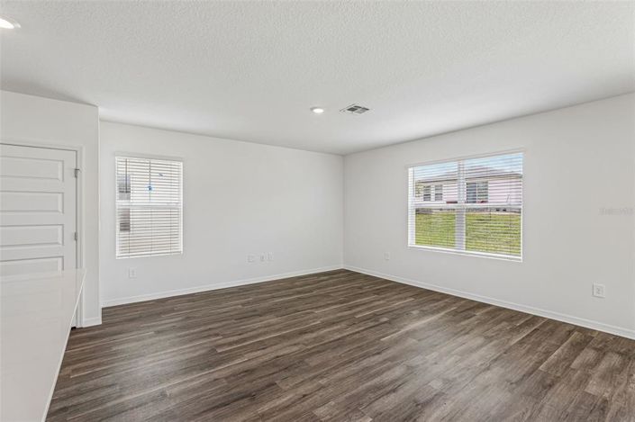 Image No.2-4 Bed Property for sale