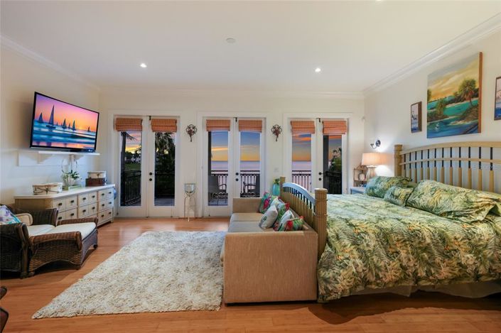 Image No.10-4 Bed Property for sale