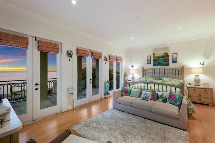 Image No.12-4 Bed Property for sale