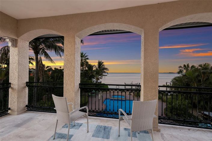 Image No.2-4 Bed Property for sale