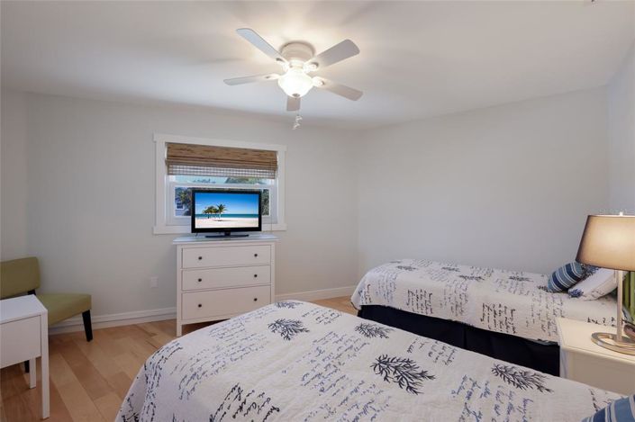 Image No.20-2 Bed Property for sale