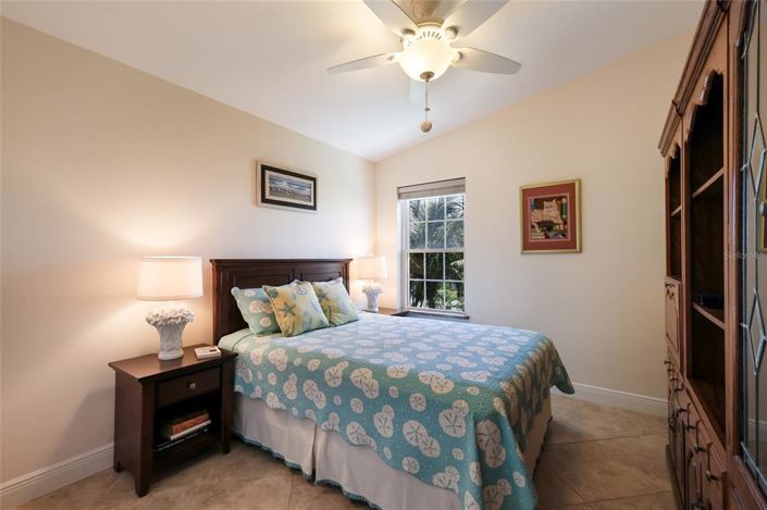 Image No.28-4 Bed Property for sale