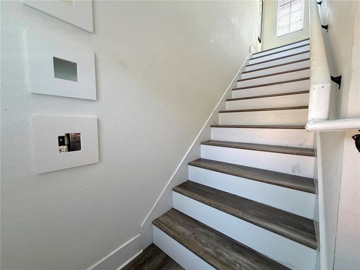Image No.20-4 Bed Townhouse for sale