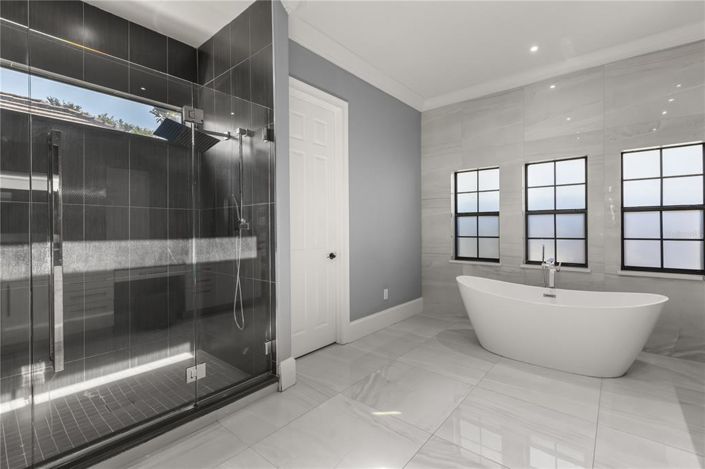 Image No.23-5 Bed Property for sale
