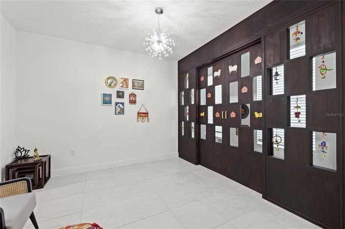 Image No.12-5 Bed Property for sale