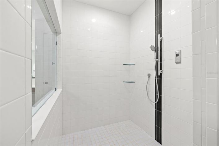 Image No.19-5 Bed Property for sale
