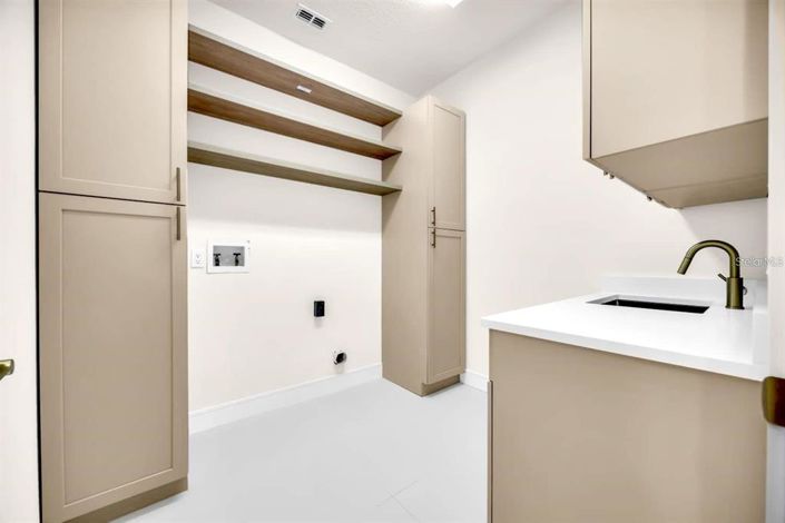 Image No.30-4 Bed Property for sale