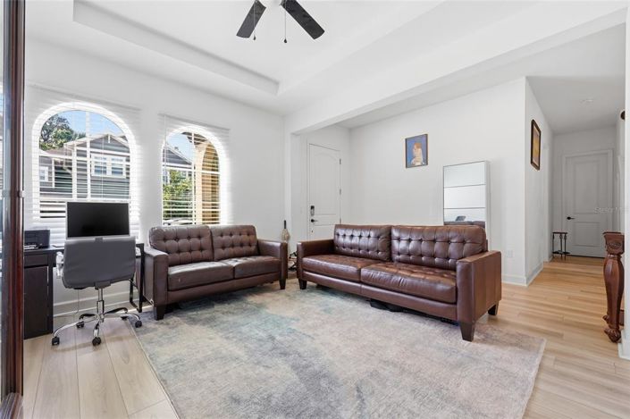 Image No.10-6 Bed Property for sale