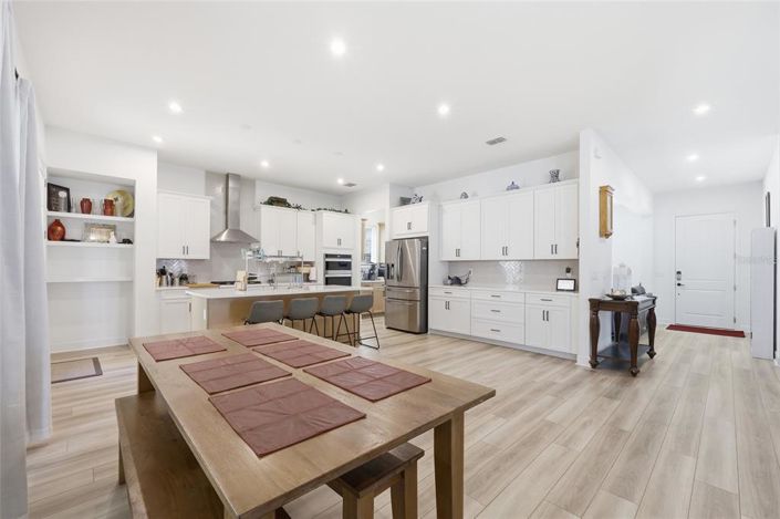 Image No.18-6 Bed Property for sale