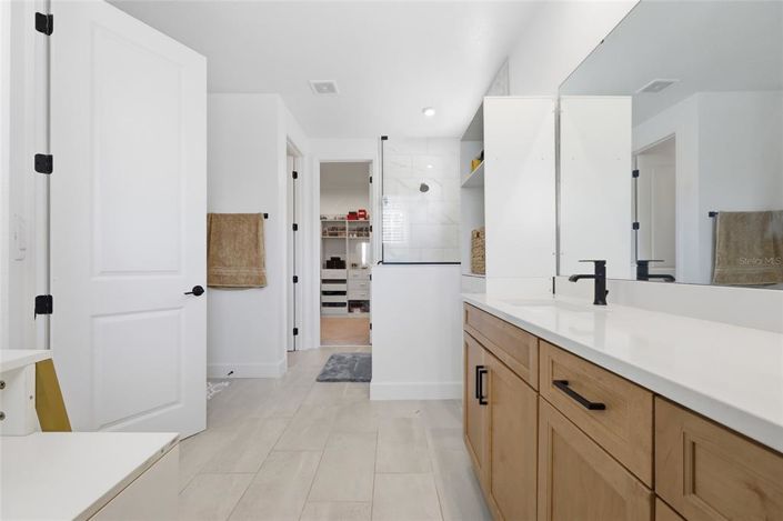 Image No.42-6 Bed Property for sale