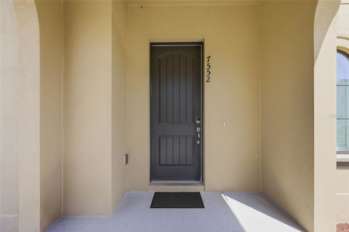 Image No.5-6 Bed Property for sale