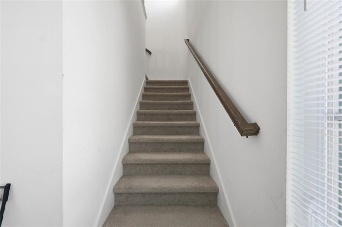 Image No.57-6 Bed Property for sale