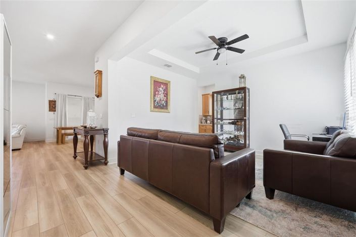 Image No.8-6 Bed Property for sale