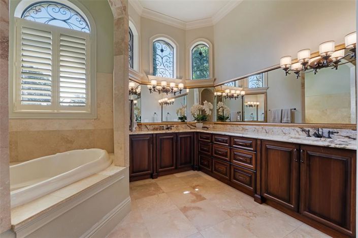 Image No.48-5 Bed Property for sale