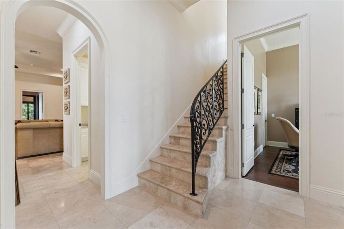 Image No.58-5 Bed Property for sale