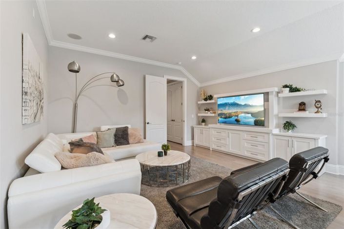 Image No.60-5 Bed Property for sale