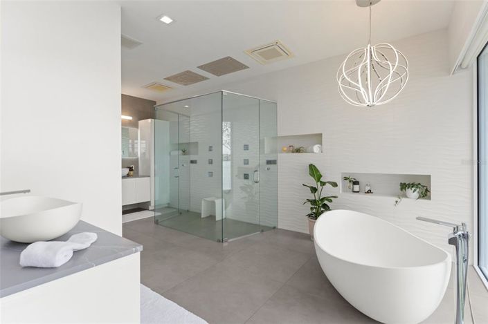 Image No.36-8 Bed Property for sale