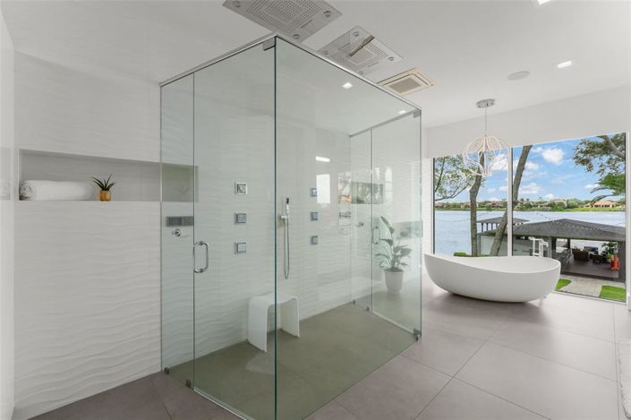 Image No.38-8 Bed Property for sale