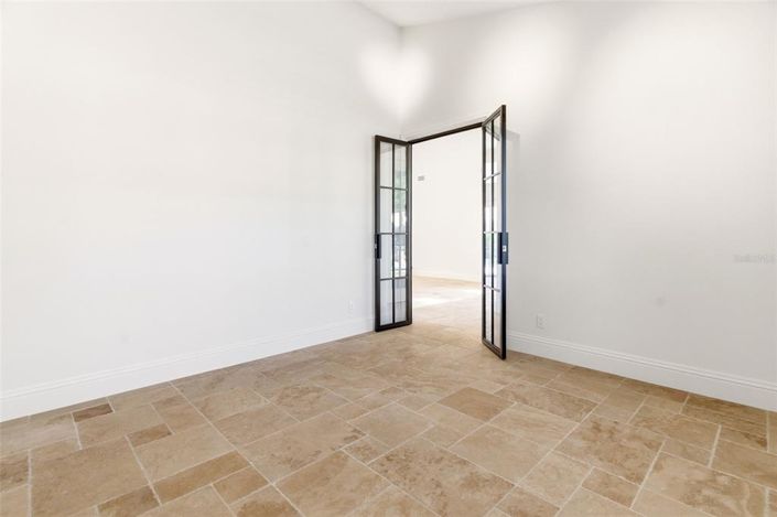 Image No.17-4 Bed Property for sale