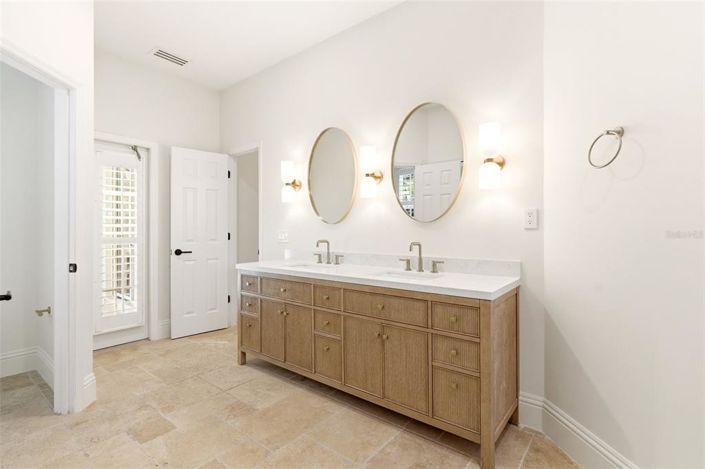 Image No.45-4 Bed Property for sale