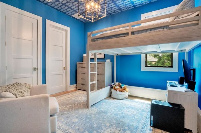 Image No.43-6 Bed Property for sale