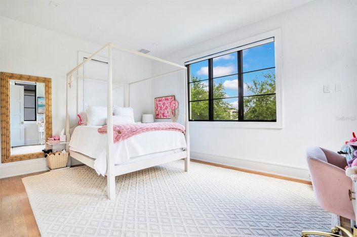 Image No.46-6 Bed Property for sale