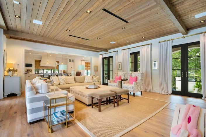 Image No.6-6 Bed Property for sale