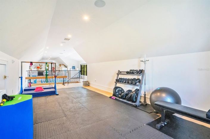 Image No.60-6 Bed Property for sale