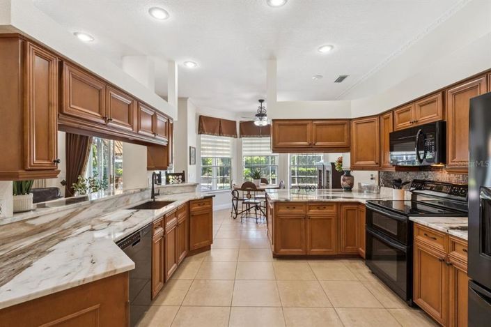 Image No.11-4 Bed Property for sale