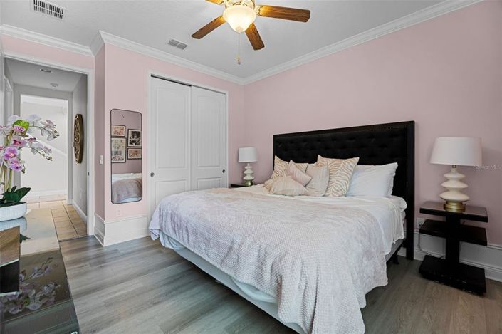 Image No.23-9 Bed Property for sale