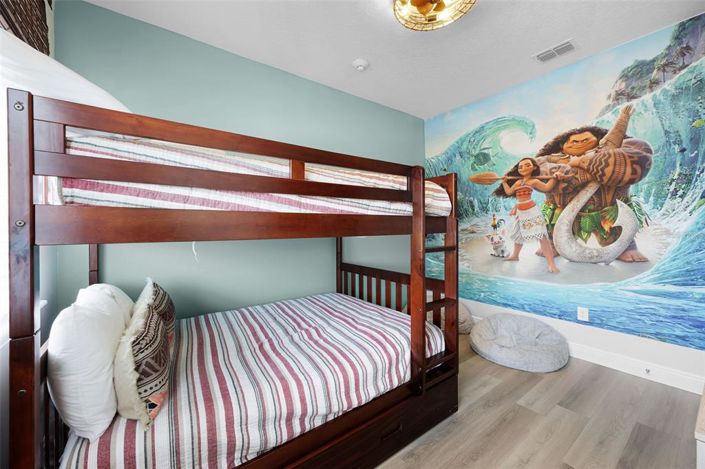 Image No.28-9 Bed Property for sale