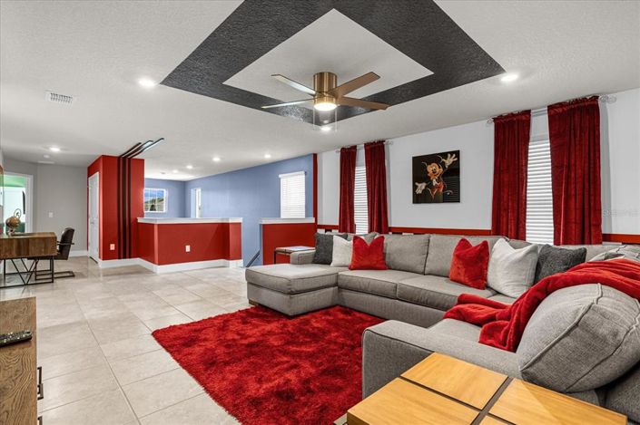 Image No.12-6 Bed Property for sale