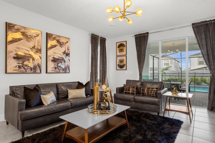 Image No.8-6 Bed Property for sale