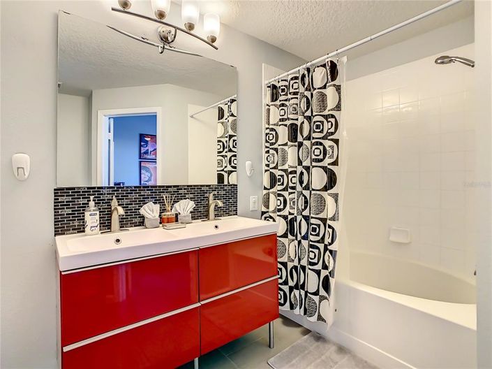 Image No.42-3 Bed Townhouse for sale