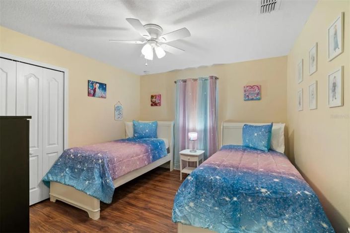 Image No.18-5 Bed Townhouse for sale