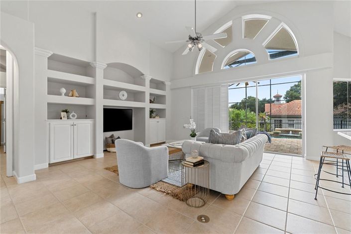 Image No.4-4 Bed Property for sale