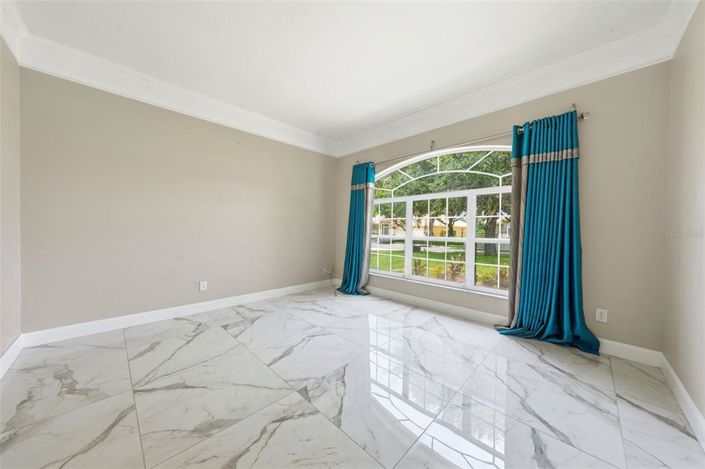 Image No.18-5 Bed Property for sale