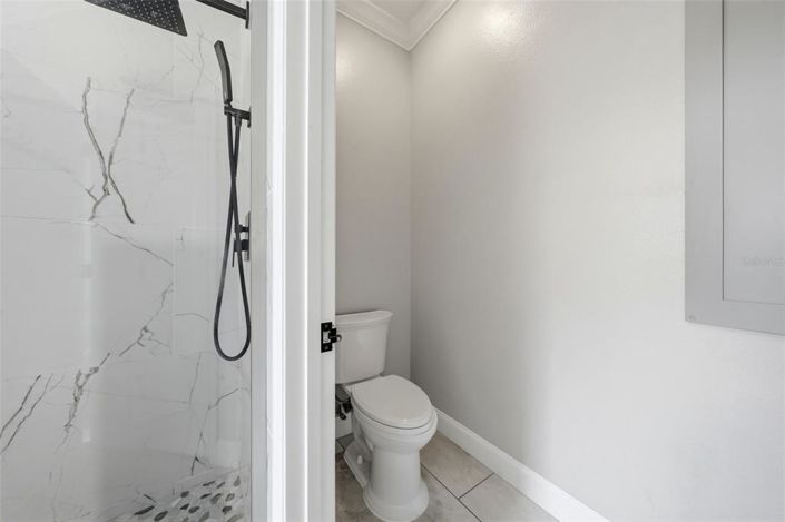 Image No.27-5 Bed Property for sale