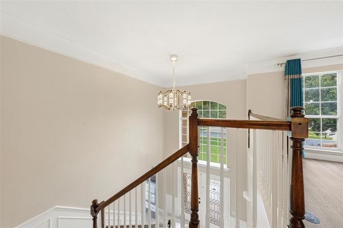 Image No.30-5 Bed Property for sale