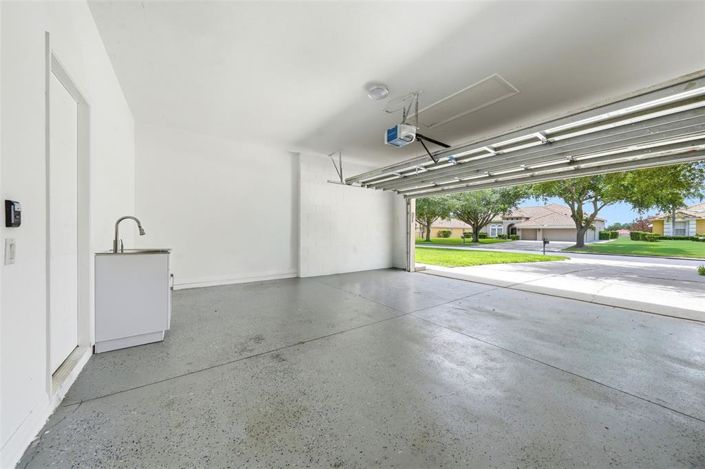 Image No.50-5 Bed Property for sale