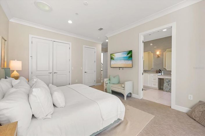 Image No.40-6 Bed Property for sale