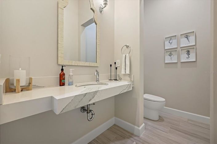 Image No.54-6 Bed Property for sale
