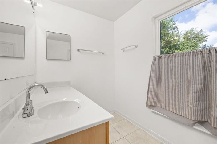 Image No.32-4 Bed Property for sale