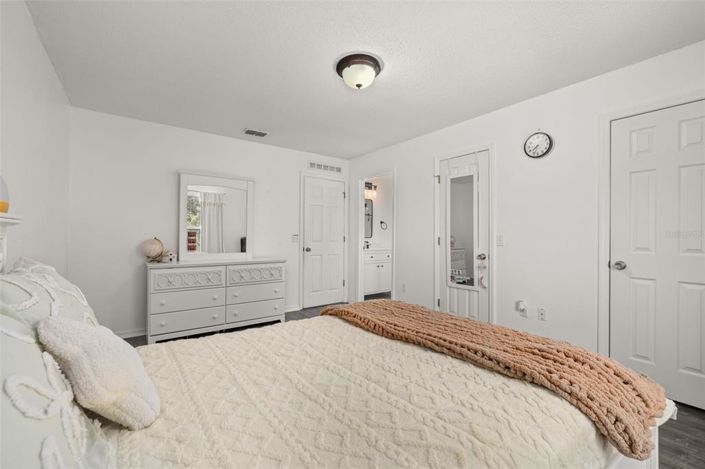 Image No.36-4 Bed Property for sale