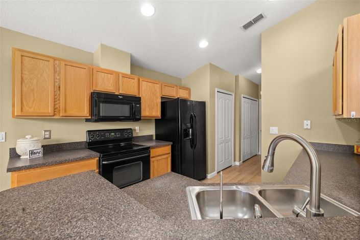Image No.28-3 Bed Property for sale