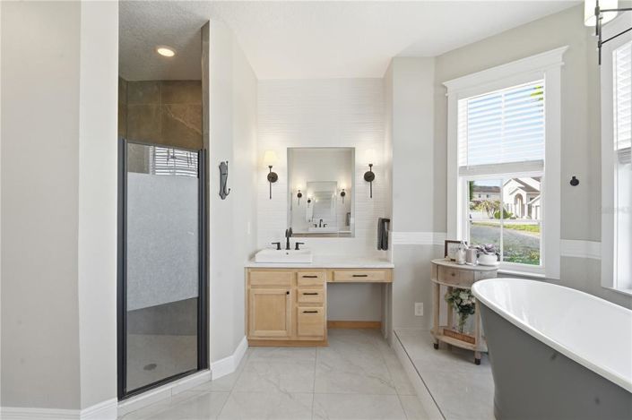 Image No.28-4 Bed Property for sale