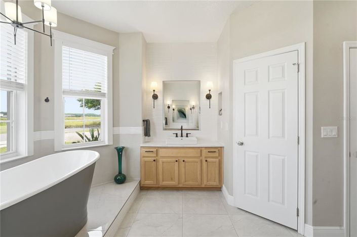 Image No.30-4 Bed Property for sale
