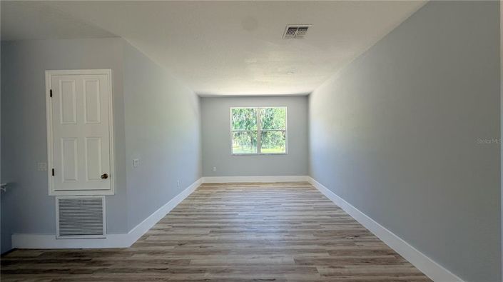 Image No.19-5 Bed Property for sale