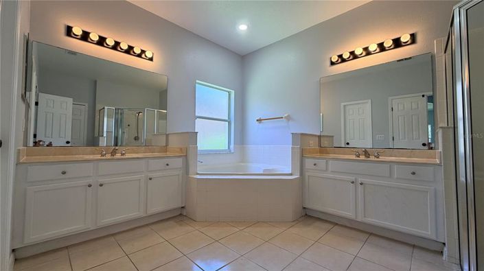Image No.25-5 Bed Property for sale
